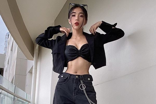 Nữ người mẫu TP.HCM có vòng eo 51 cm