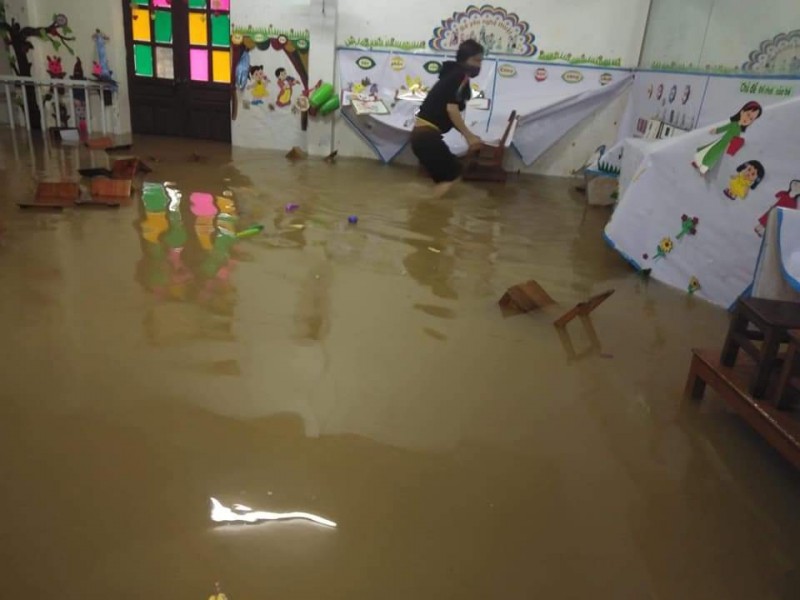 Nước lũ dâng cao, nhiều nơi ở Nghệ An vẫn bị cô lập