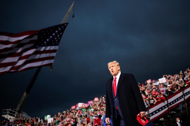 Tổng thống Trump vươn lên dẫn trước ông Biden ở bang chiến trường Iowa
