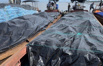 Quảng Ninh: Bắt giữ thuyền chở số lượng lớn thuốc lá ngoại và hàng nghi dược liệu