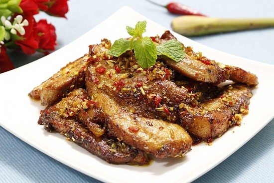 Giá thịt heo hôm nay 3/11: Giảm mạnh