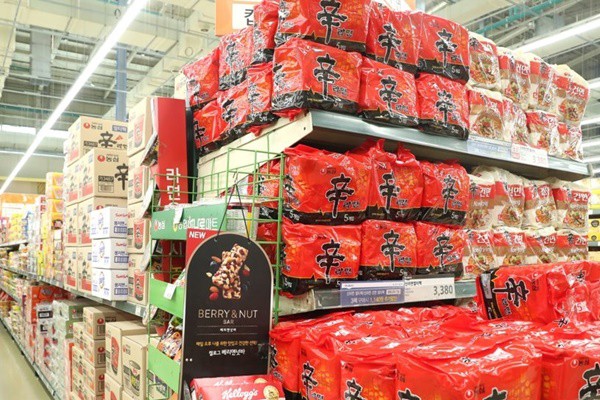 Kim ngạch xuất khẩu mỳ ăn liền và kimchi Hàn Quốc quý III tăng gần 40%