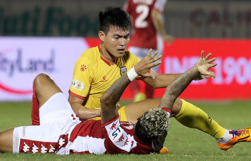 Cựu trung vệ U23 Việt Nam nổi nóng với ngoại binh CLB TP.HCM