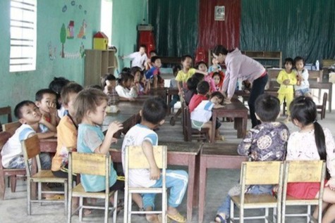 Học sinh phải đi vệ sinh vào bô