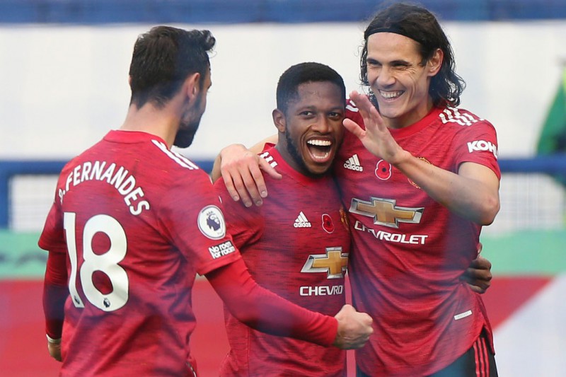 Bruno Fernandes tạo cơ hội cho Cavani ghi bàn