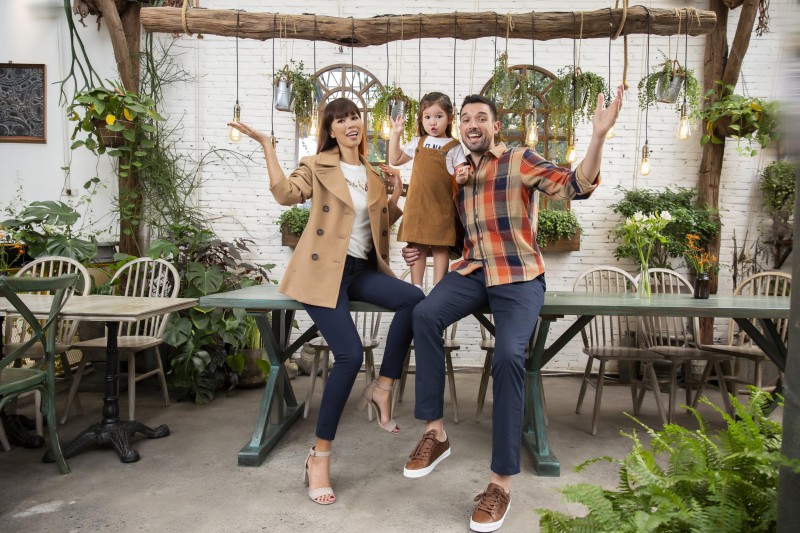 Gia đình siêu mẫu Hà Anh trong trang phục thu đông Old Navy