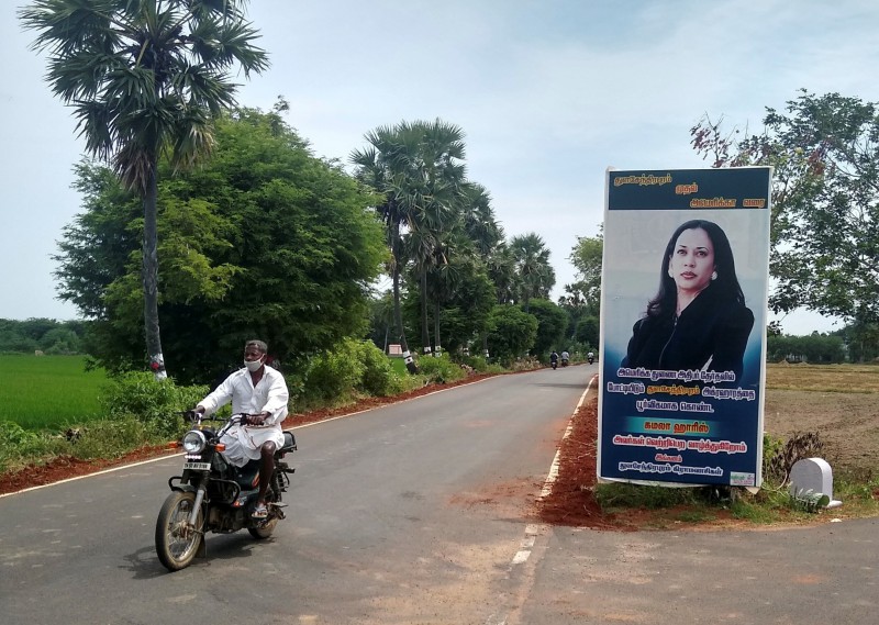 Ông Biden dẫn trước, ngôi làng Ấn Độ mở hội ăn mừng