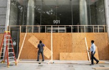 Các cửa hàng Mỹ thất thu vì tuần bầu cử căng thẳng