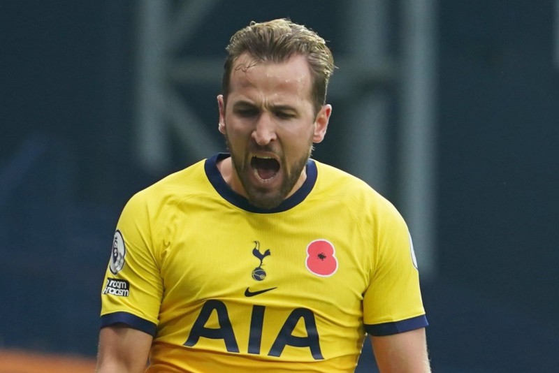 Harry Kane tỏa sáng giúp Tottenham vươn lên ngôi đầu