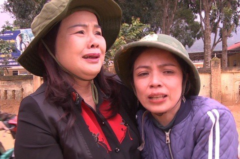 Giám đốc sở bật khóc nhìn cảnh trường tan hoang ở Hướng Hóa