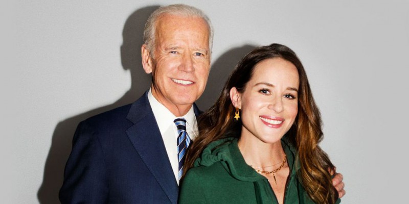 Con gái út của ông Joe Biden làm chủ hãng thời trang