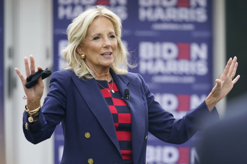 Bà Jill Biden chuộng trang phục tôn vẻ mạnh mẽ