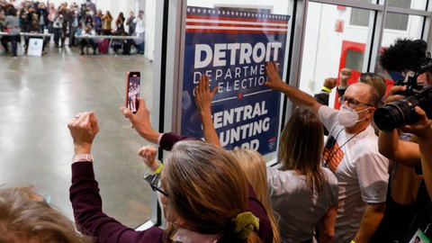 Lãnh đạo nhóm điều tra gian lận bầu cử Mỹ đột ngột từ chức