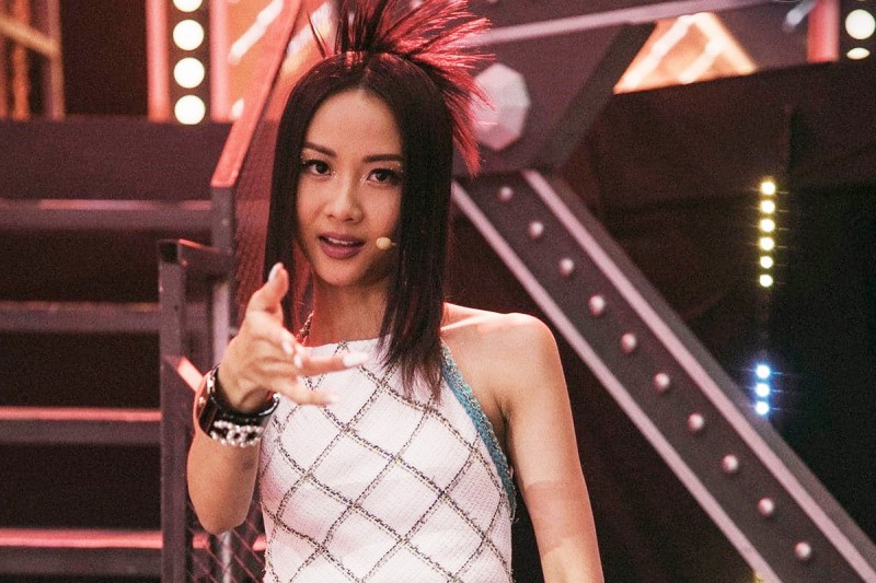 Suboi mặc đồ Chanel, đánh rối tóc ở chung kết Rap Việt