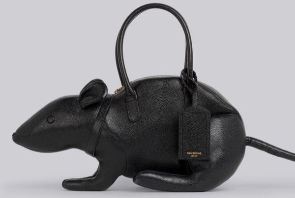 Túi xách hình con chuột có giá 3.390 USD