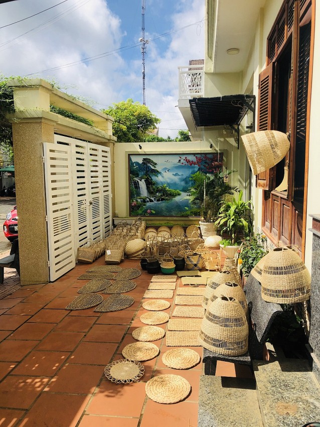 co gai may lan toa cach song xanh den voi moi gia dinh