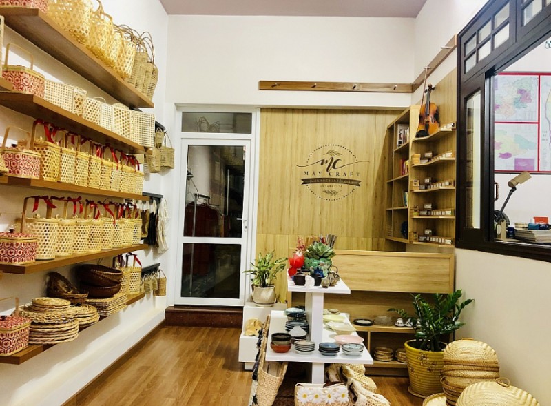 co gai may lan toa cach song xanh den voi moi gia dinh