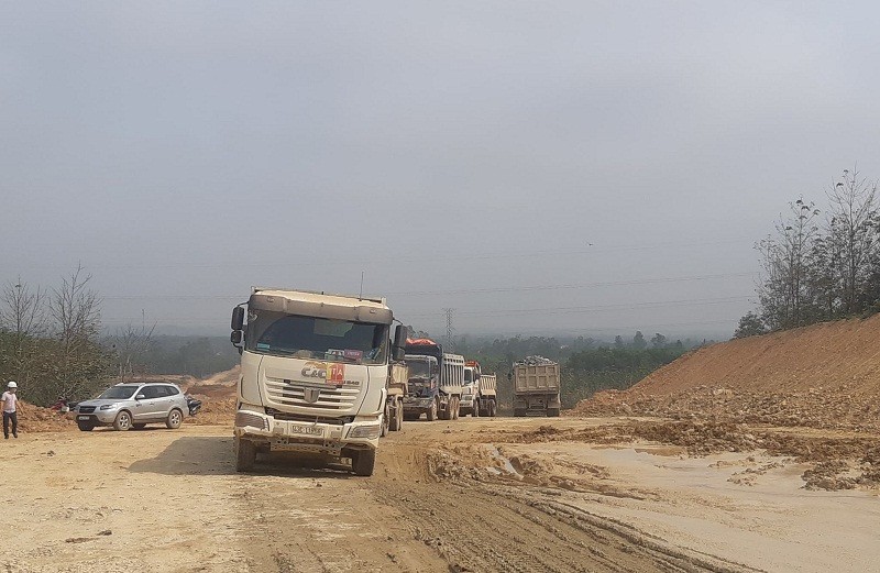 Nhà thầu Đường Việt (Đà Nẵng):
                                            Tháng trước bị phạt vì chậm nộp BHXH, tháng sau trúng thầu dự án lớn
