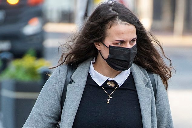 Trợ giảng người Anh ngồi tù vì quan hệ bất chính với học trò