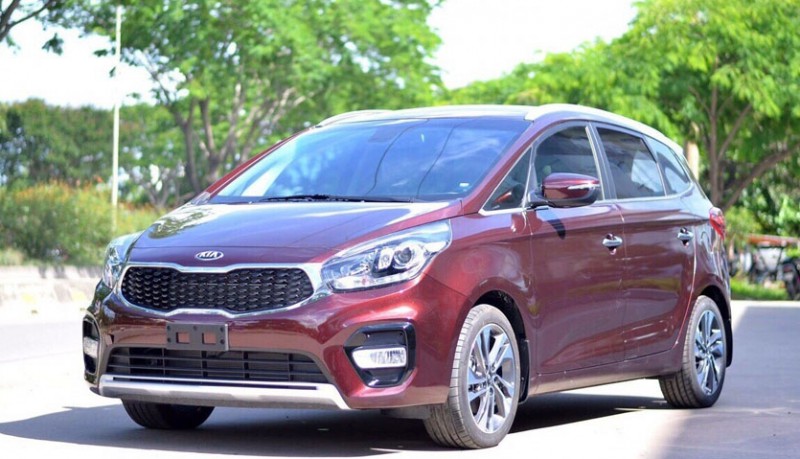 Giá xe Kia Rondo ngày 12/11/2020: Quà tặng 1 năm bảo hiểm vật chất