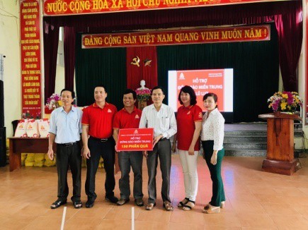 Vissan ủng hộ đồng bào miền Trung hơn 200 triệu đồng và 1.000 phần quà