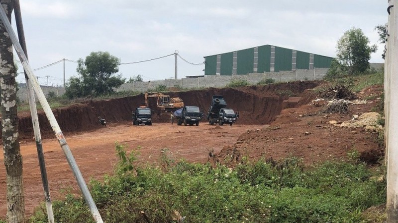 Núp bóng cải tạo mặt bằng, doanh nghiệp bán đất?