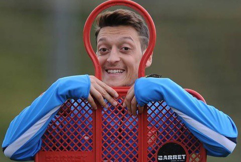 Ozil nhận lương cao nhất ở Arsenal dù không ra sân