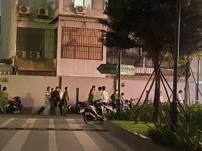  Người ngoại quốc tử vong nghi rơi từ tầng cao chung cư ở Sài Gòn - Ảnh 1.