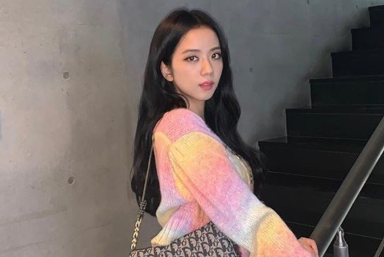 BlackPink chuộng mặc áo len đổi màu