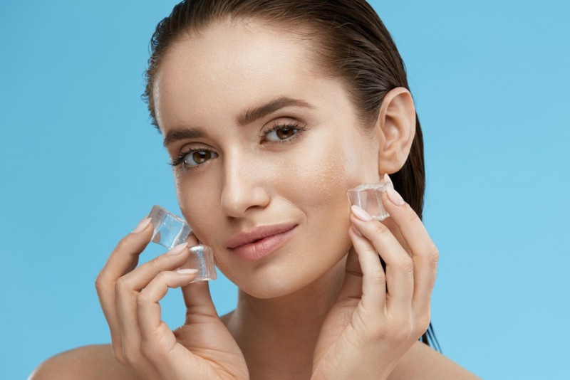 6 lợi ích của việc làm đẹp bằng đá lạnh