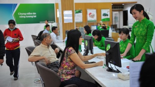 Vietcombank giảm lãi suất cho khách hàng tại 10 tỉnh miền Trung