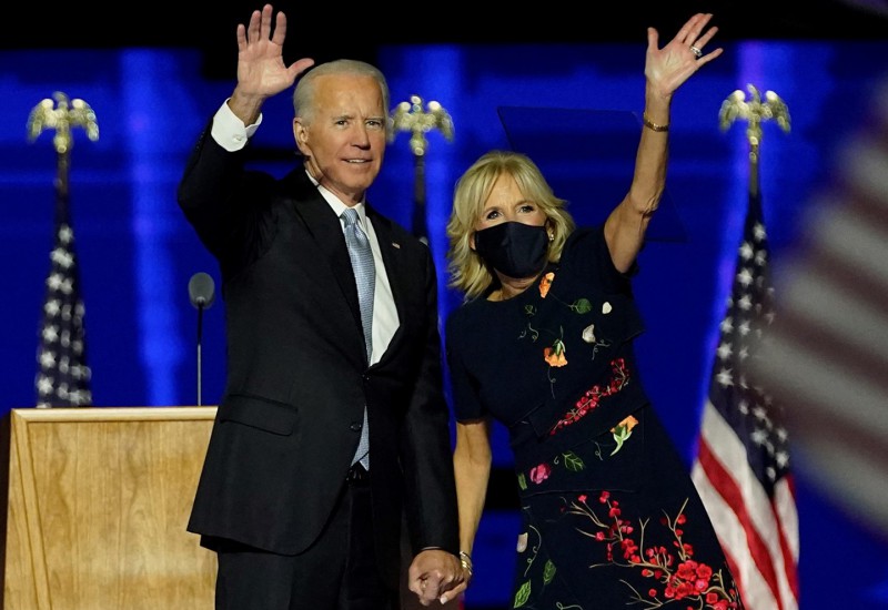 Bà Jill Biden giúp váy 5.690 USD cháy hàng