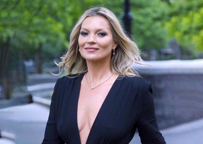 Kate Moss phủ nhận đính hôn với bạn trai kém 12 tuổi