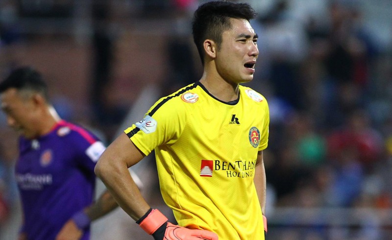 Cầu thủ CLB Sài Gòn khóc trong trận thua đội Viettel