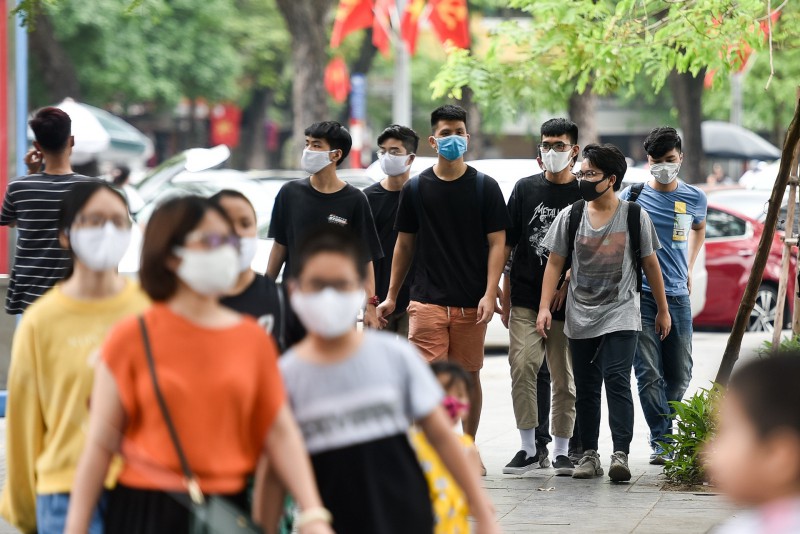 Hà Nội yêu cầu người dân phải đeo khẩu trang khi đến 5 điểm công cộng
