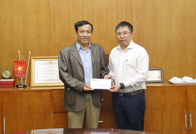 Trung ương Hội Kinh tế Môi trường Việt Nam ủng hộ đồng bào vùng lũ miền Trung