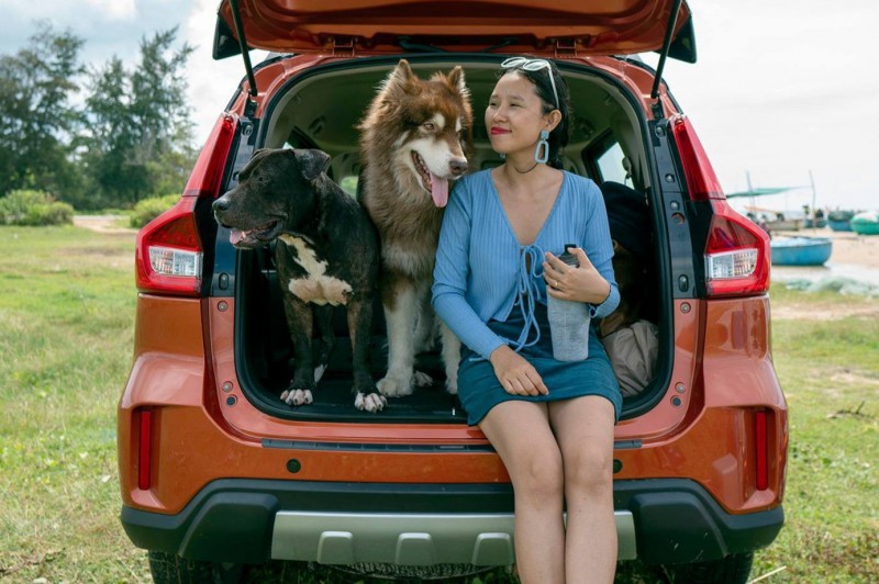 Cặp vợ chồng chi 30 triệu đồng đi cắm trại bên bãi biển Bình Thuận