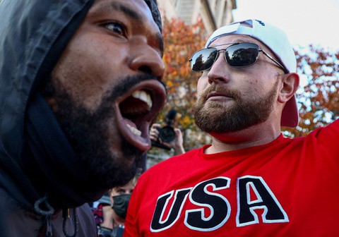 Người ủng hộ ông Trump đối đầu nhóm phản đối ở Washington