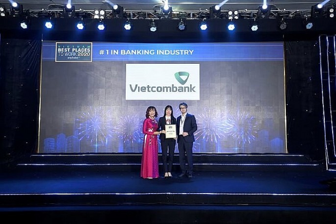 vietcombank 5 nam lien tiep la ngan hang co moi truong lam viec tot nhat viet nam