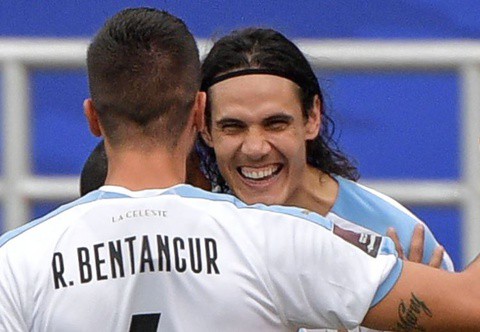 Cavani tỏa sáng ở vòng loại World Cup