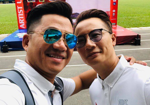 Hoàng Bách đá bóng từ thiện, làm 4 căn nhà chống lũ