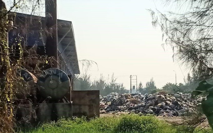 Dân kêu trời vì nhà máy xử lý rác thải tiền tỉ gây ô nhiễm