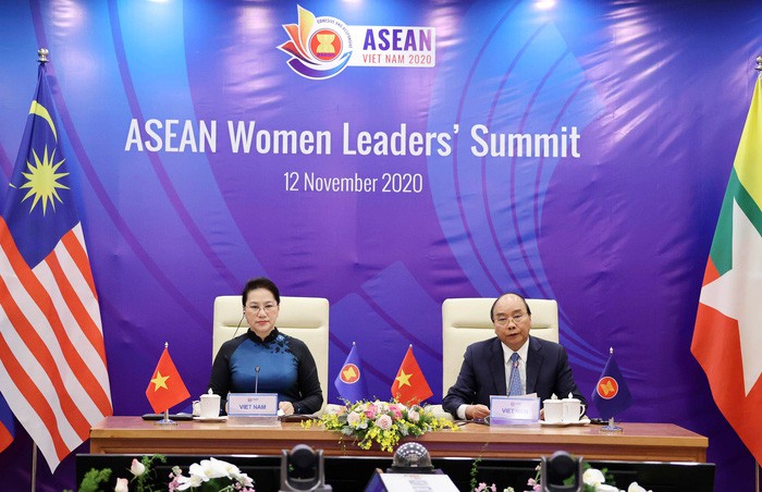 Phụ nữ đang là những “người anh hùng thầm lặng”