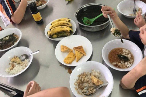 Bức xúc về bữa ăn bán trú, phụ huynh gửi đơn đến cơ quan chức năng