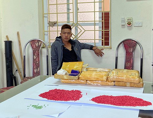 Bắt trùm ma túy đang bị truy nã về tội buôn người