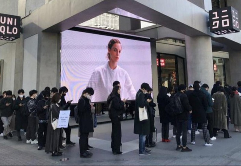 Giới trẻ châu Á chen lấn nhiều giờ để mua đồ Jil Sander