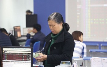 T12 - Sau 2 tháng "ngủ đông"...