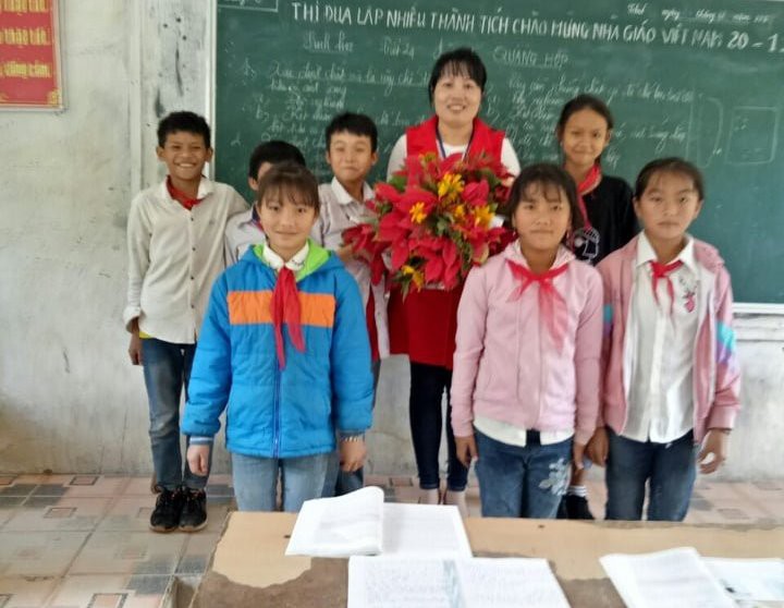 Gần 20 năm xa chồng con hàng trăm cây số để gieo chữ