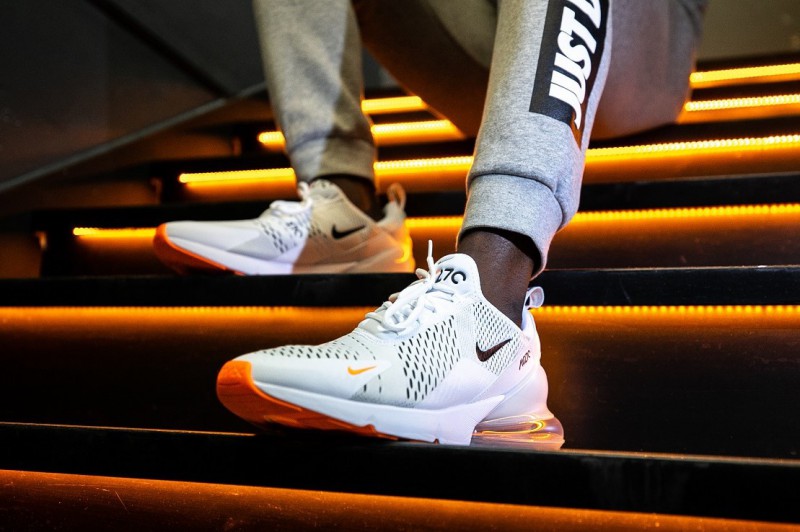 HyunA và dàn sao Hàn đi giày hoa cúc mới nhất của G-Dragon