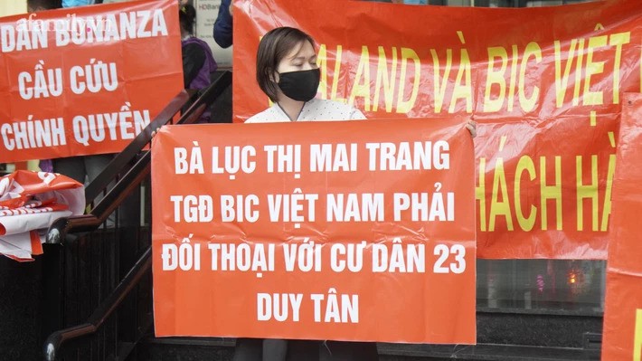 Khốn khổ vì mua phải chung cư "treo Cầu Giấy bán Nam Từ Liêm": Chủ đầu tư vẫn im lặng, hàng trăm cư dân tiếp tục diễu hành yêu cầu thanh tra